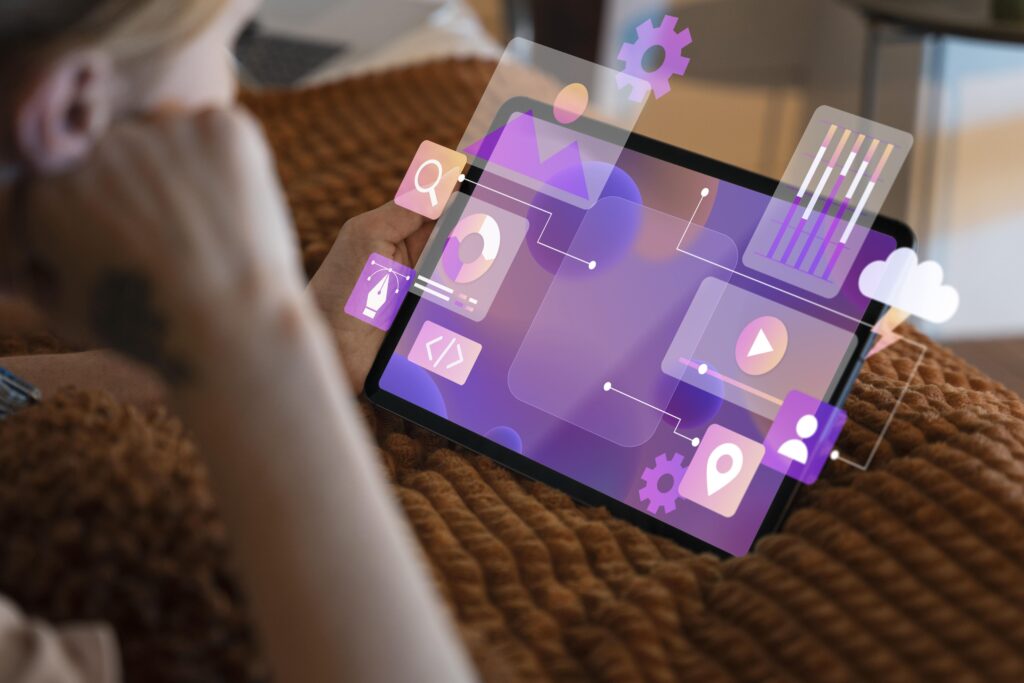 Eine Person betrachtet digitale UI/UX- und Coding-Symbole auf einem Tablet – Symbol für modernes IT-Nearshoring in Georgien.