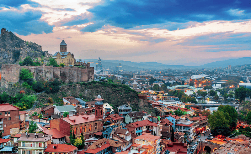 Panoramablick auf Tiflis, Georgien – die Heimat hochqualifizierter georgische Freelancer für den deutschen Markt.